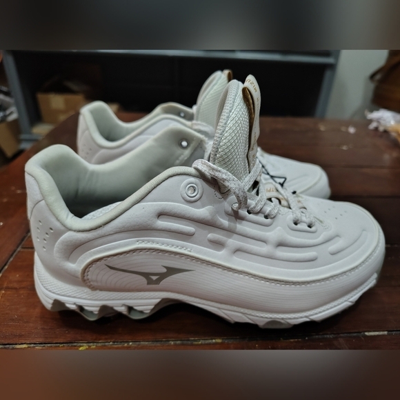 Mizuno 9 Spike Swift 8 Softball Metal Cleats - Picture 2 of 6